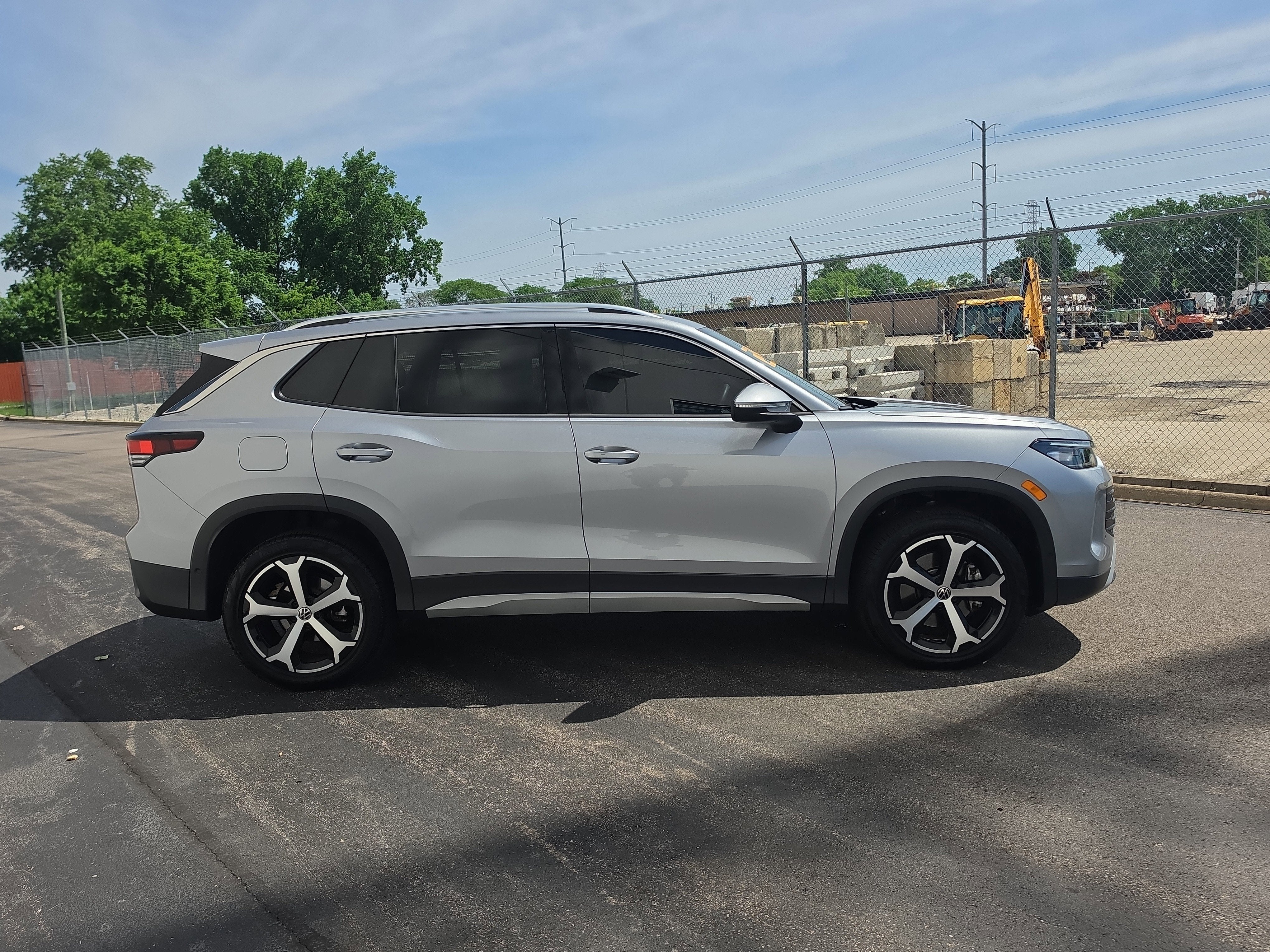 2025 Volkswagen Tiguan SE