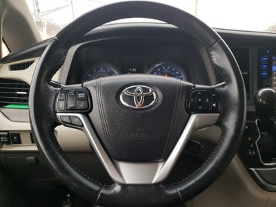 2017 Toyota Sienna XLE