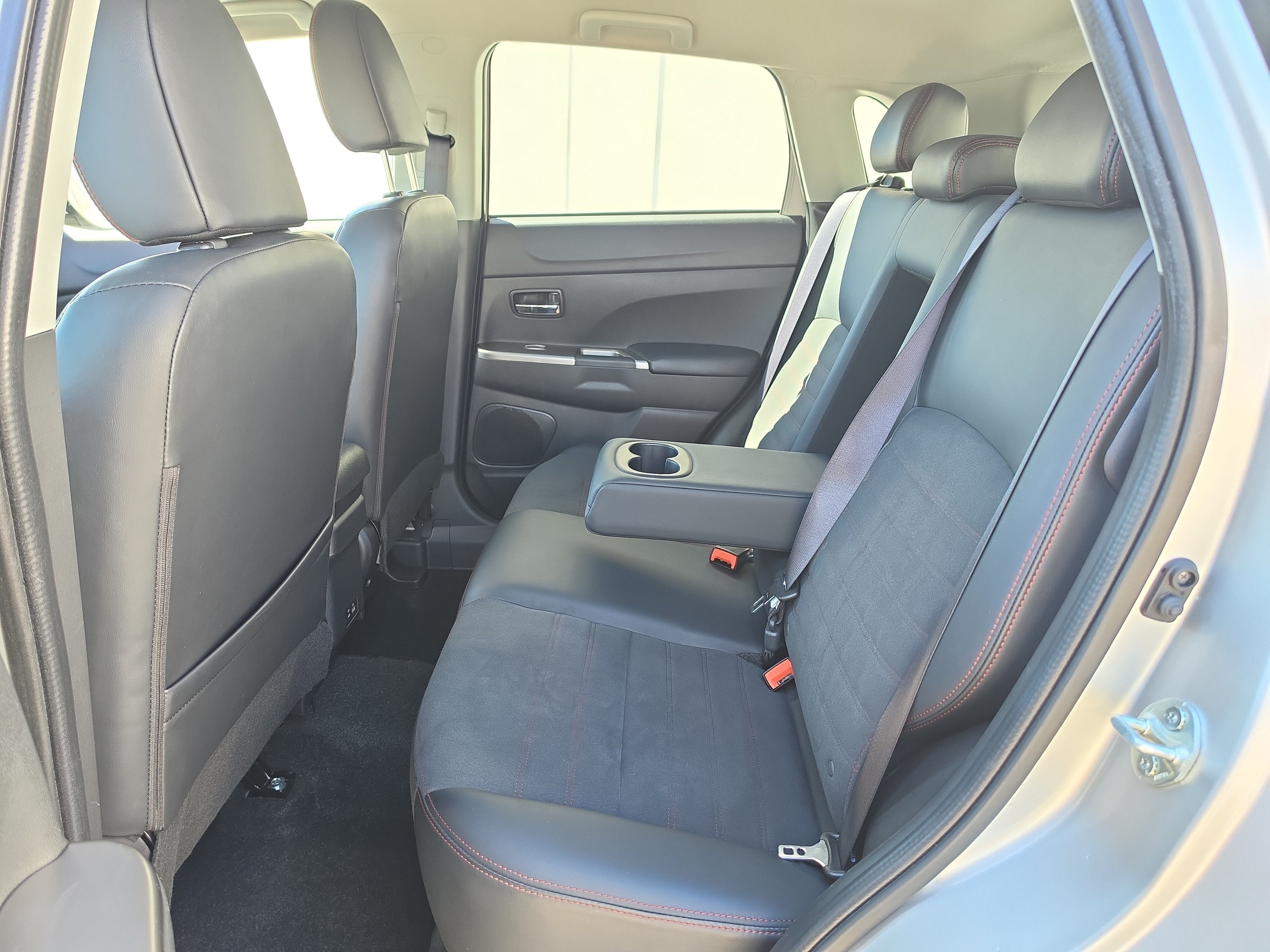 2025 Mitsubishi Outlander Sport SE