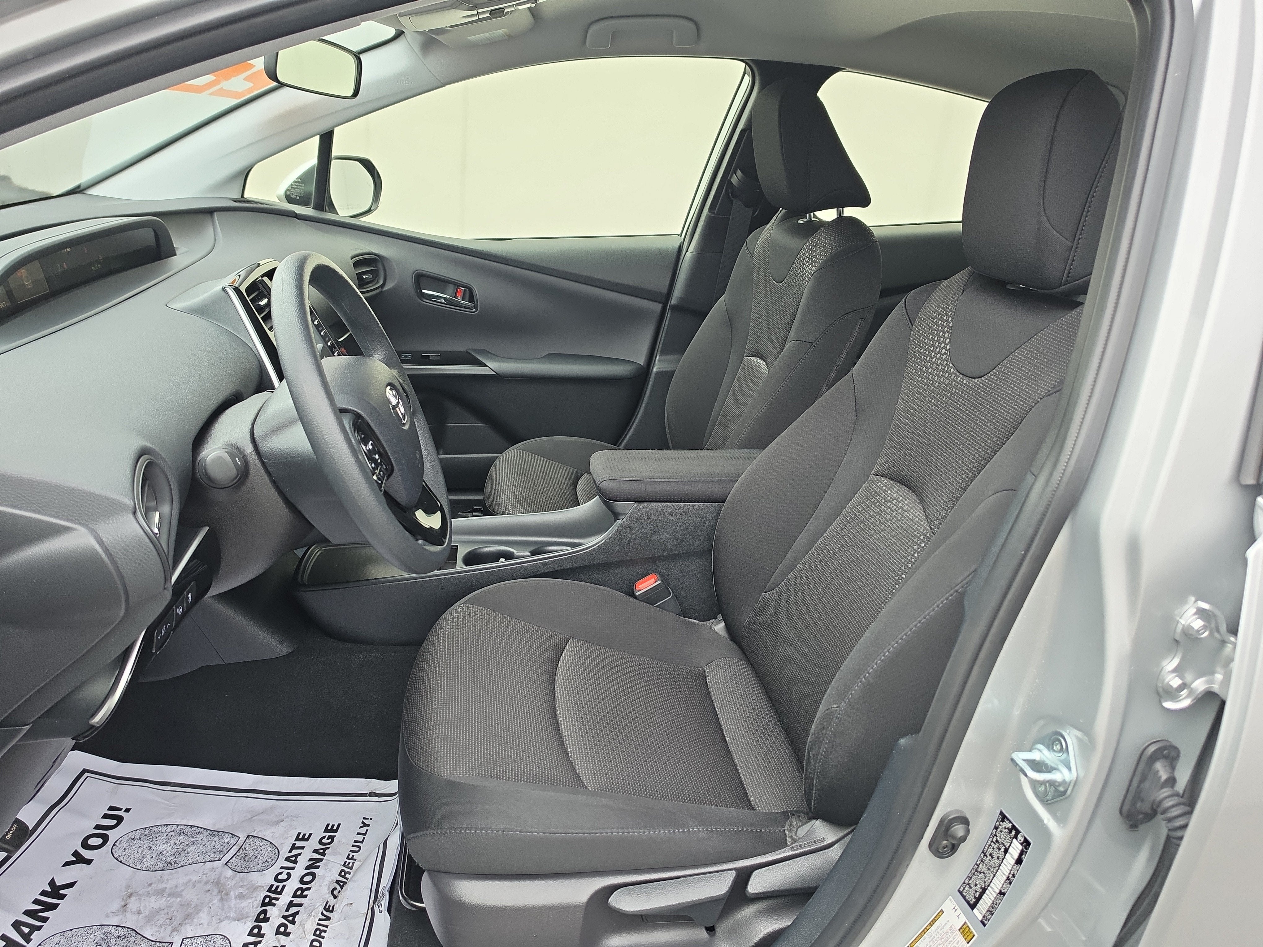 2022 Toyota Prius LE