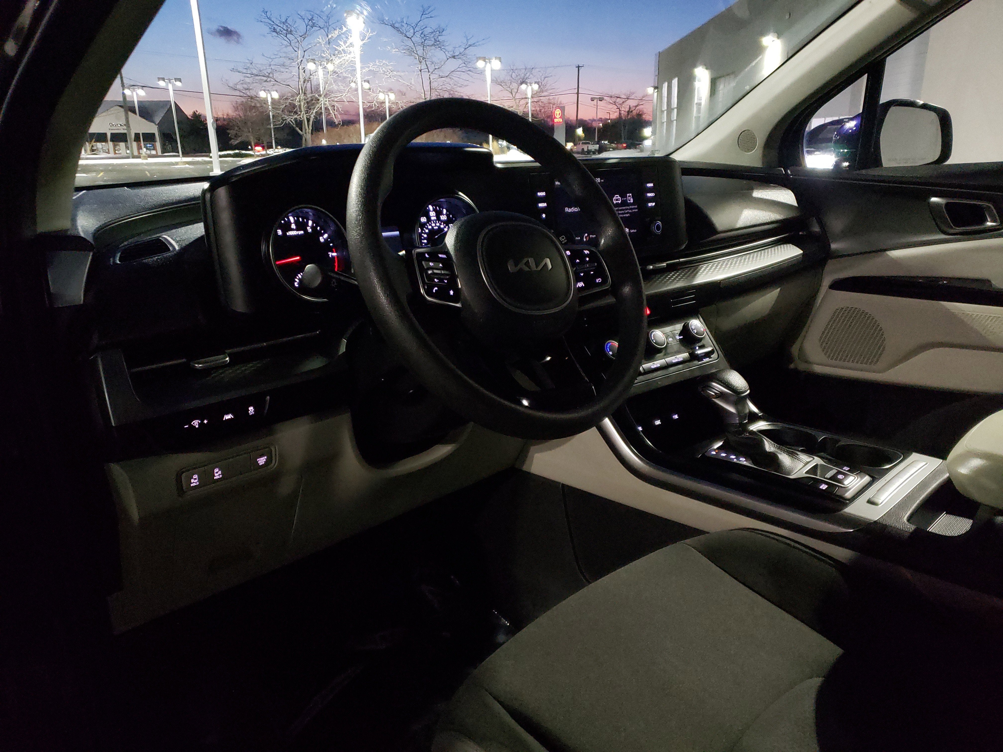 2022 Kia Carnival LX