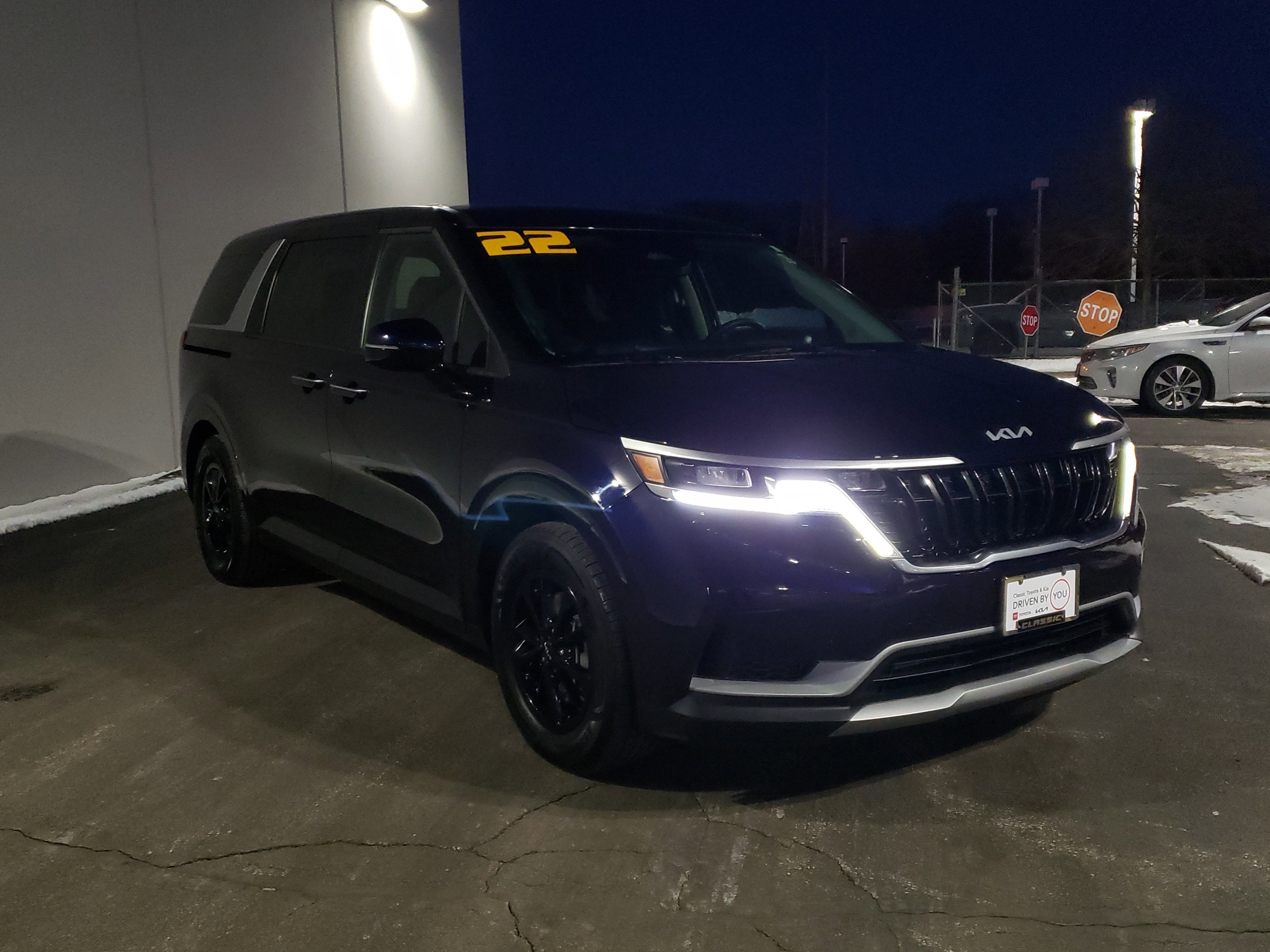 2022 Kia Carnival LX