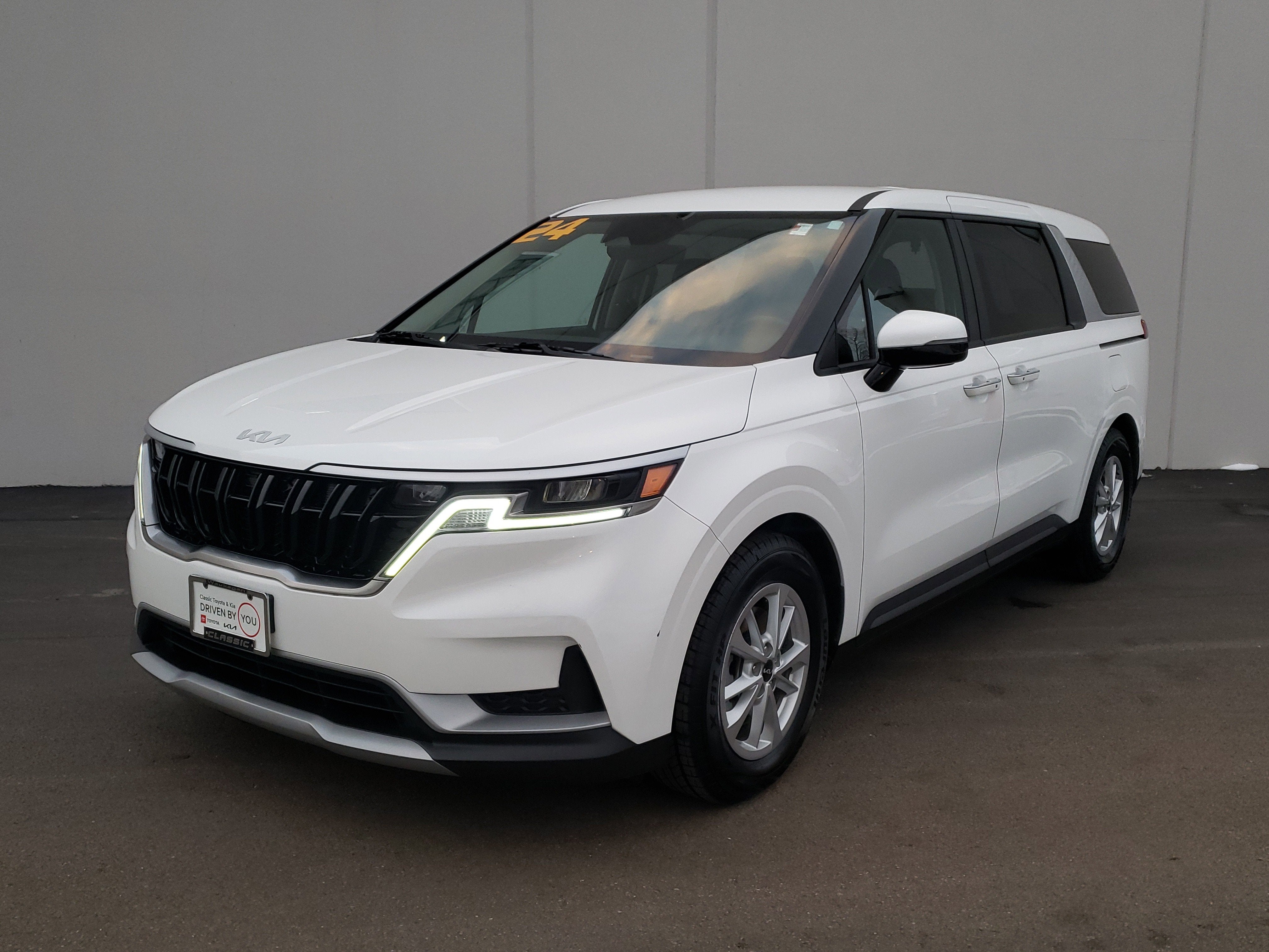 2024 Kia Carnival LX