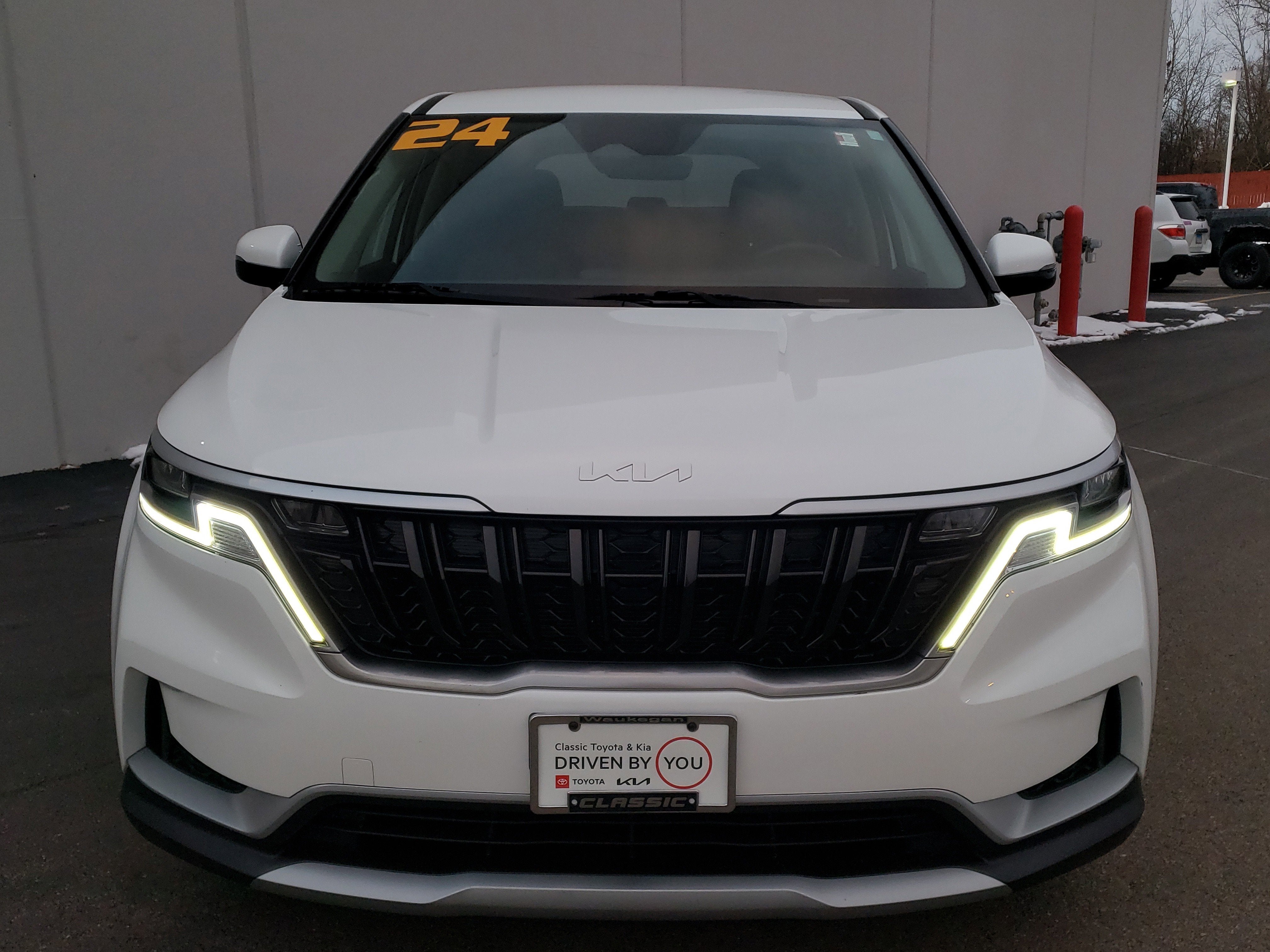 2024 Kia Carnival LX