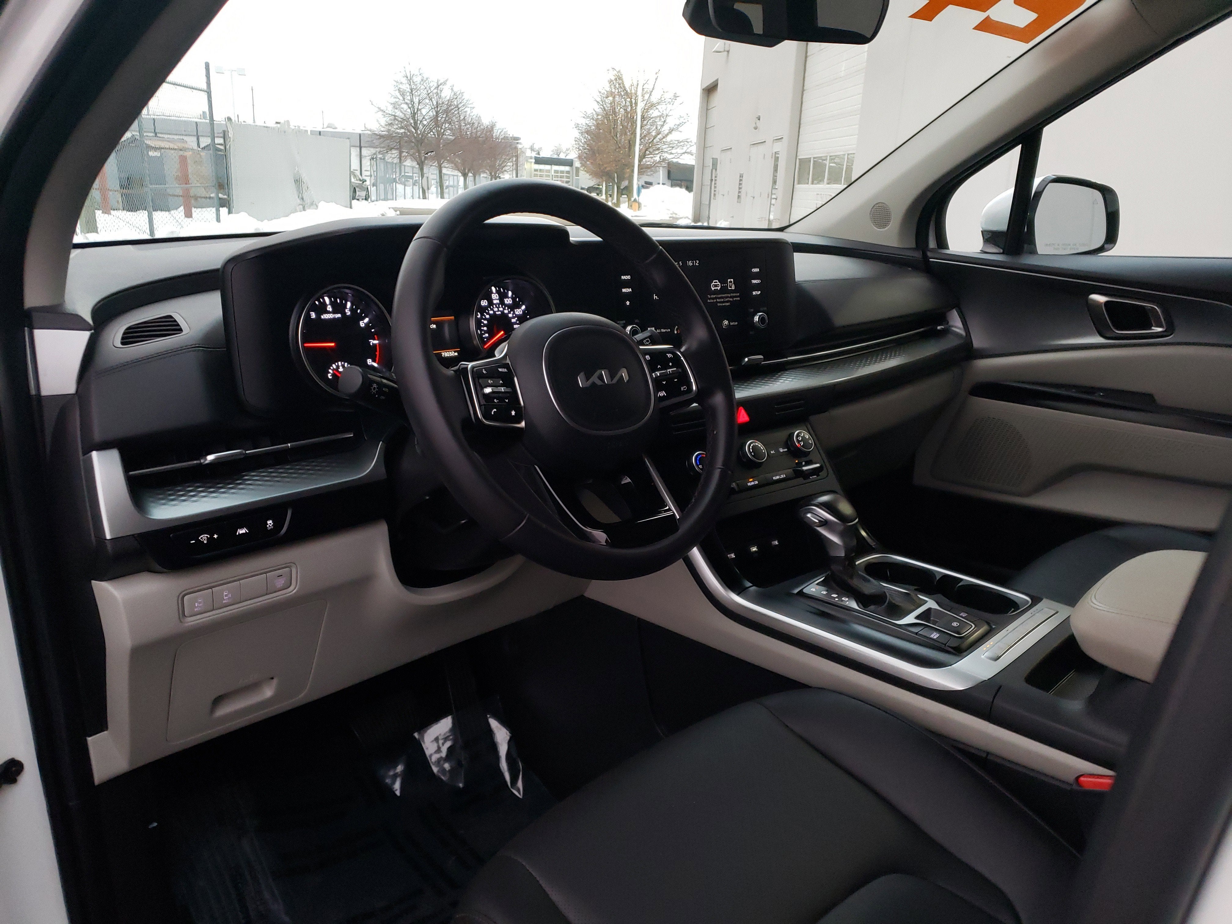 2024 Kia Carnival LX