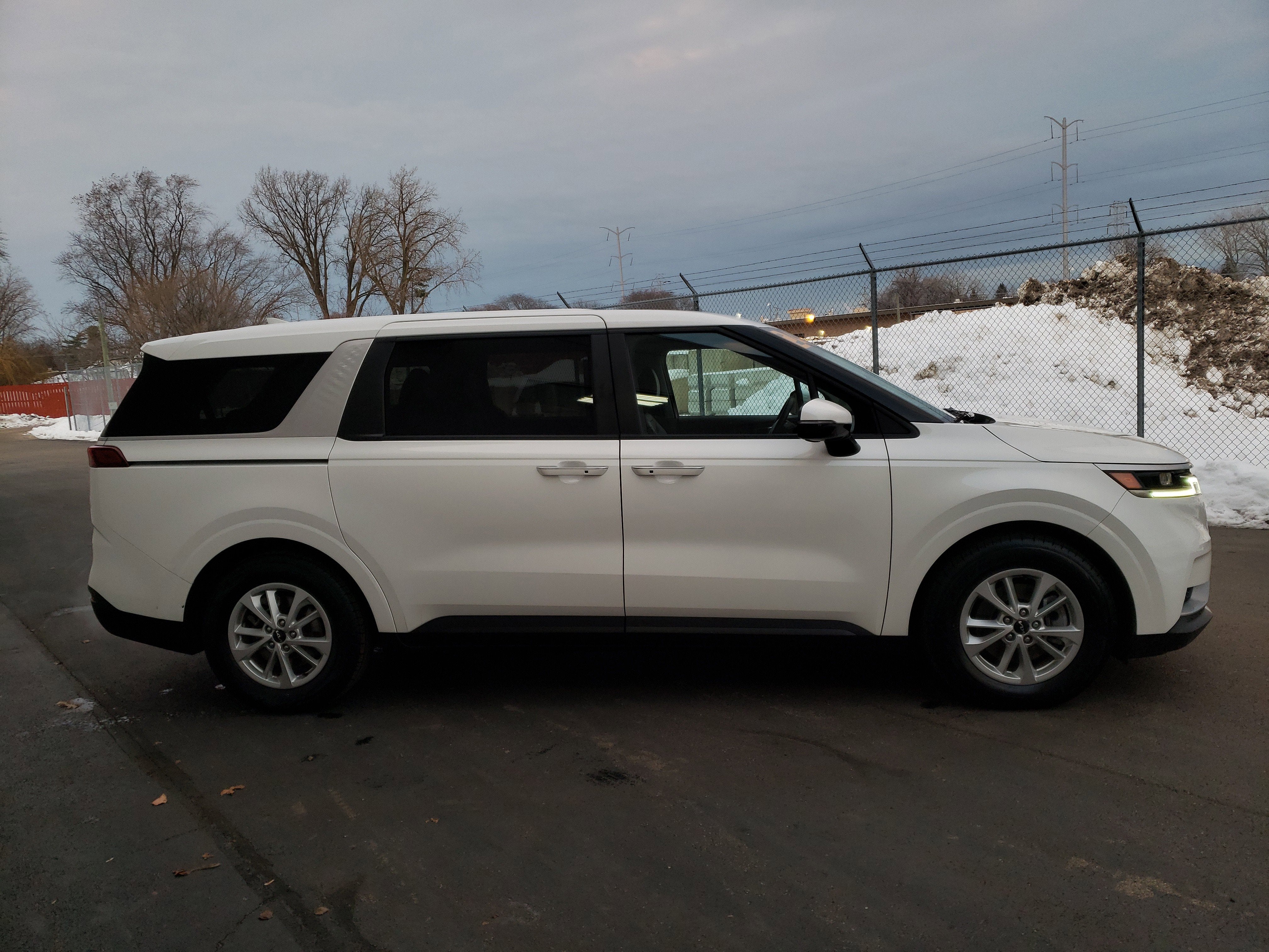 2024 Kia Carnival LX