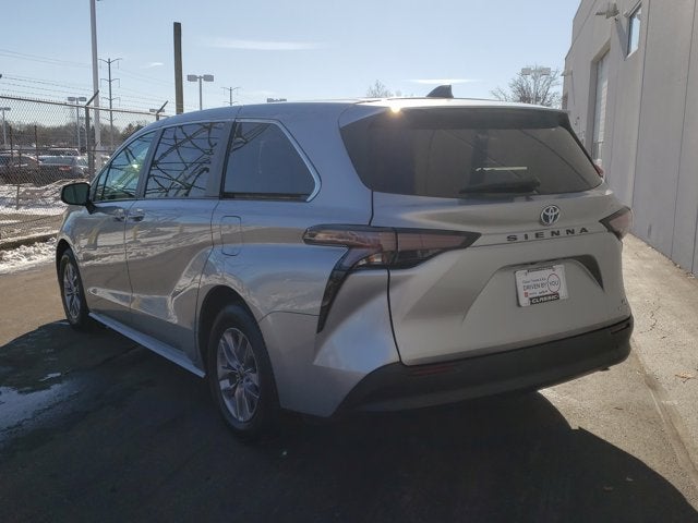 2024 Toyota Sienna LE