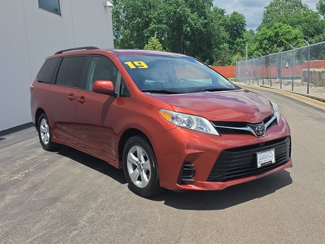 2019 Toyota Sienna LE