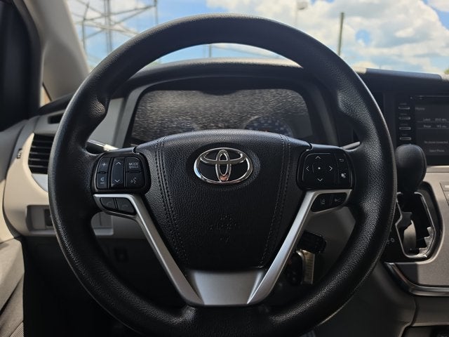 2019 Toyota Sienna LE