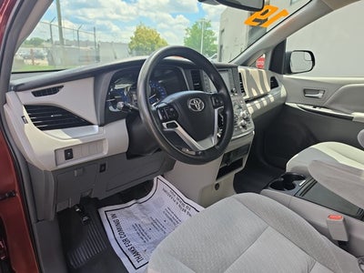 2019 Toyota Sienna LE