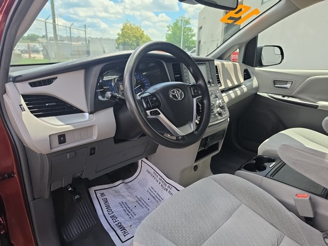 2019 Toyota Sienna LE