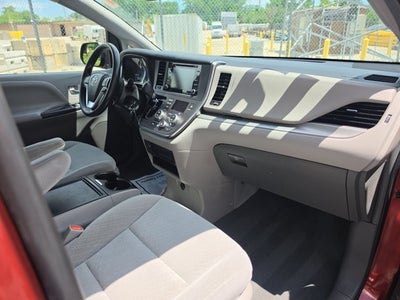 2019 Toyota Sienna LE
