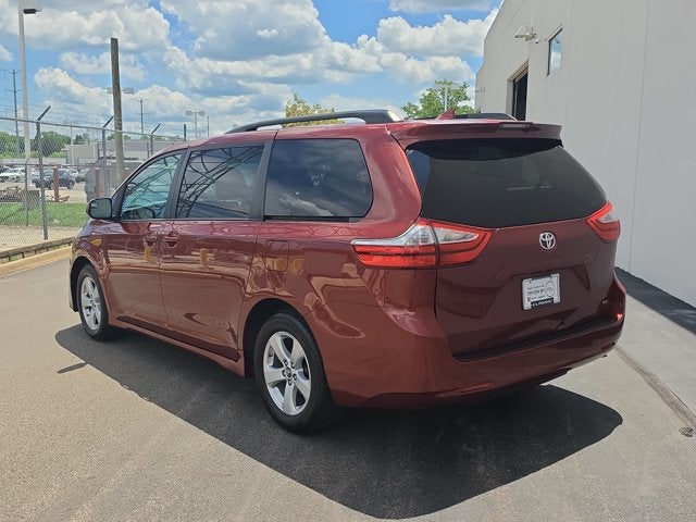 2019 Toyota Sienna LE