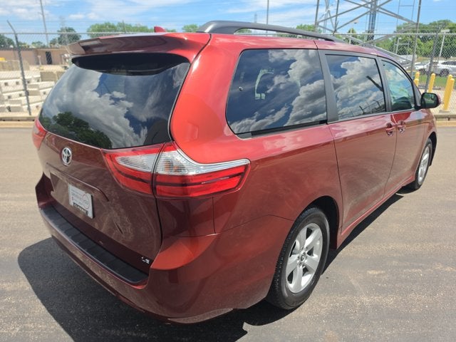 2019 Toyota Sienna LE
