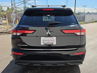 2022 Mitsubishi Outlander ES