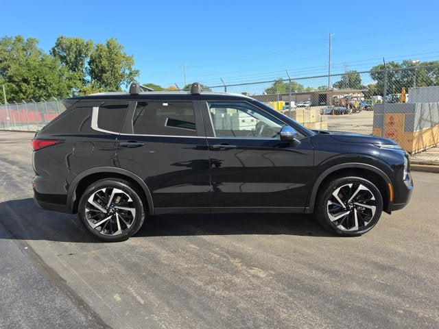2022 Mitsubishi Outlander ES