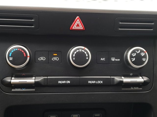 2023 Kia Carnival LX